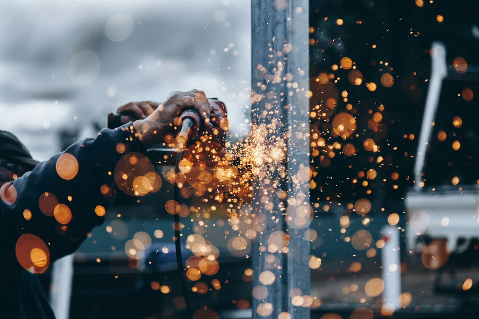 Entorno industrial con foco en prevención de riesgos laborales
